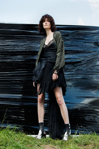 Look 16